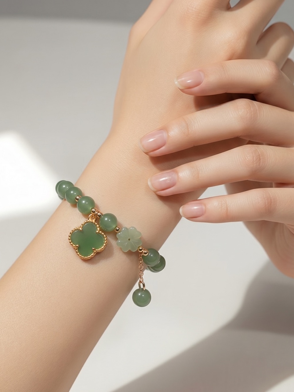 GLASS BEAD CLOVER BRACELET